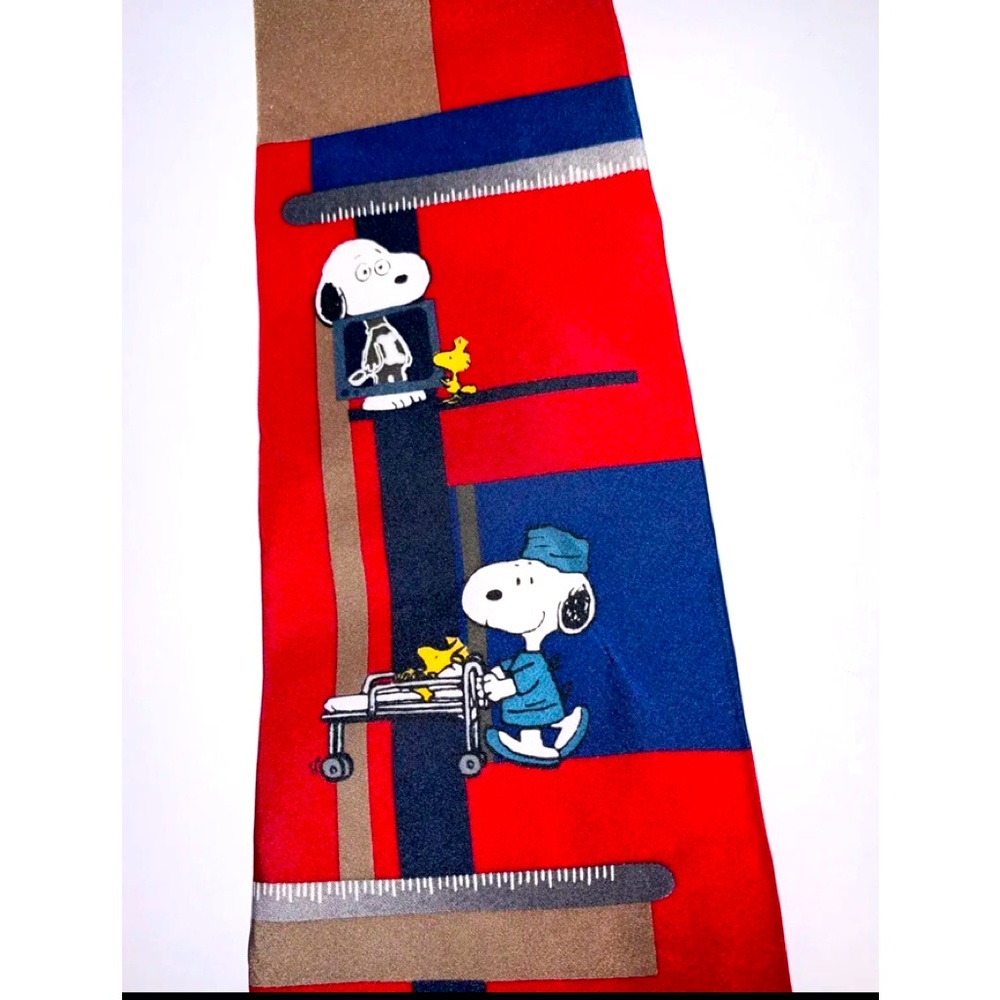 Vintage Peanuts Dr Snoopy Dog Bone Connected to Funny Bone 100% Silk Neck Tie